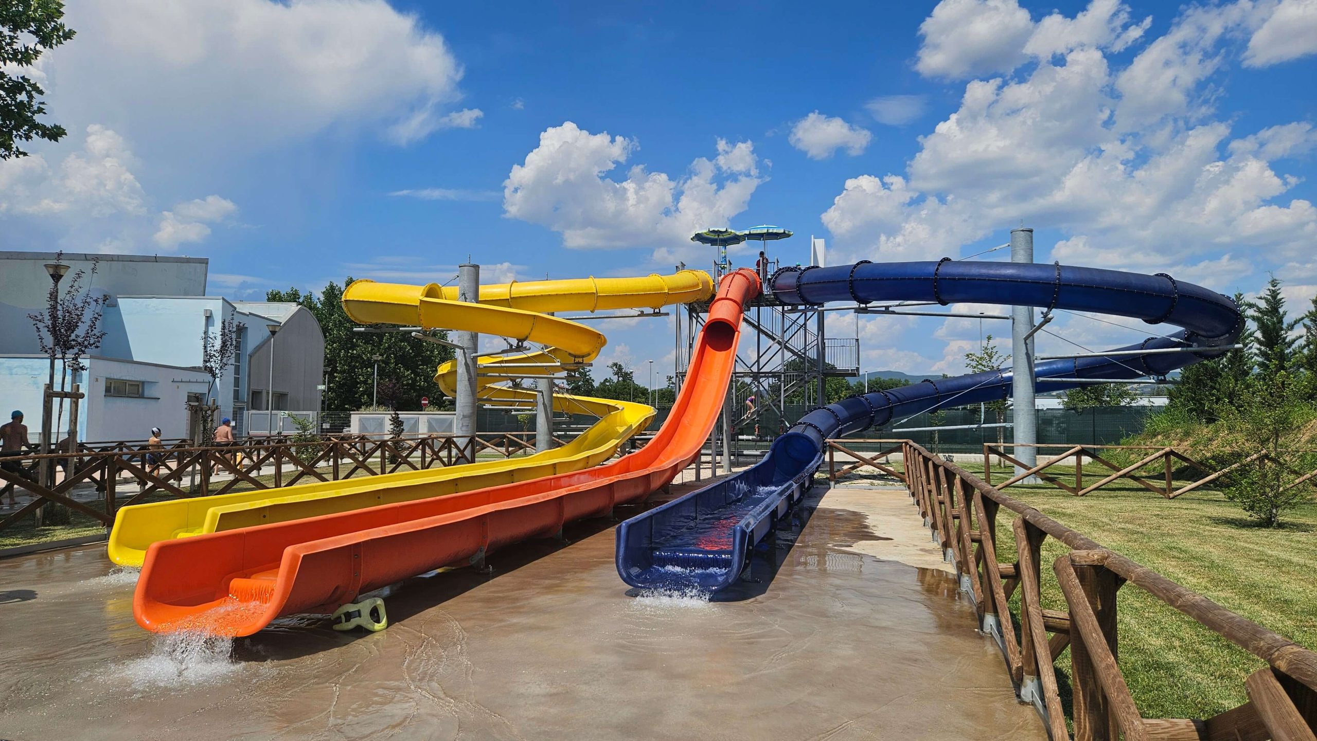 Acquapark Bastia Umbra scivoli 1 Scivolo aquatube